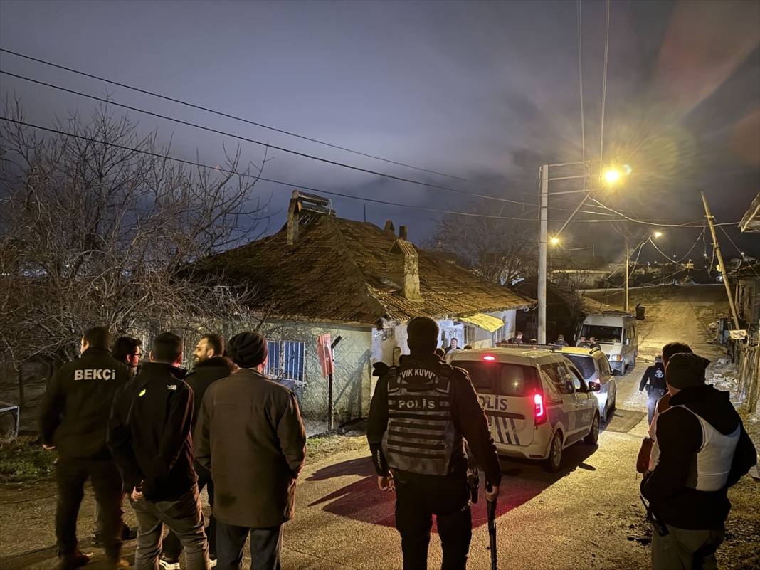 Karısını ve kayınbiraderini vurdu, kendini eve kilitledi 2